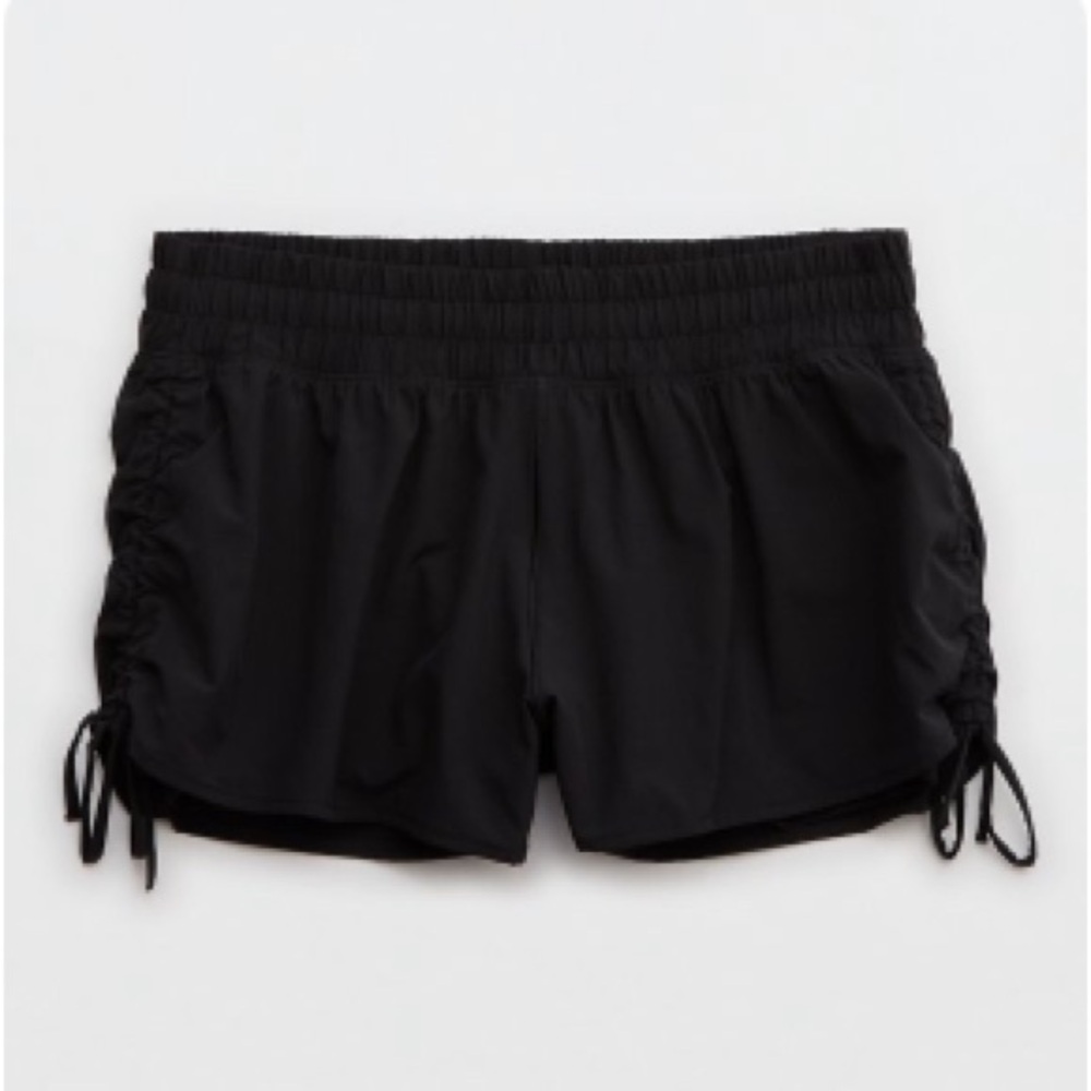 OFFLINE BY AERIE Hot Ruched Hot Stuff Short - True Black